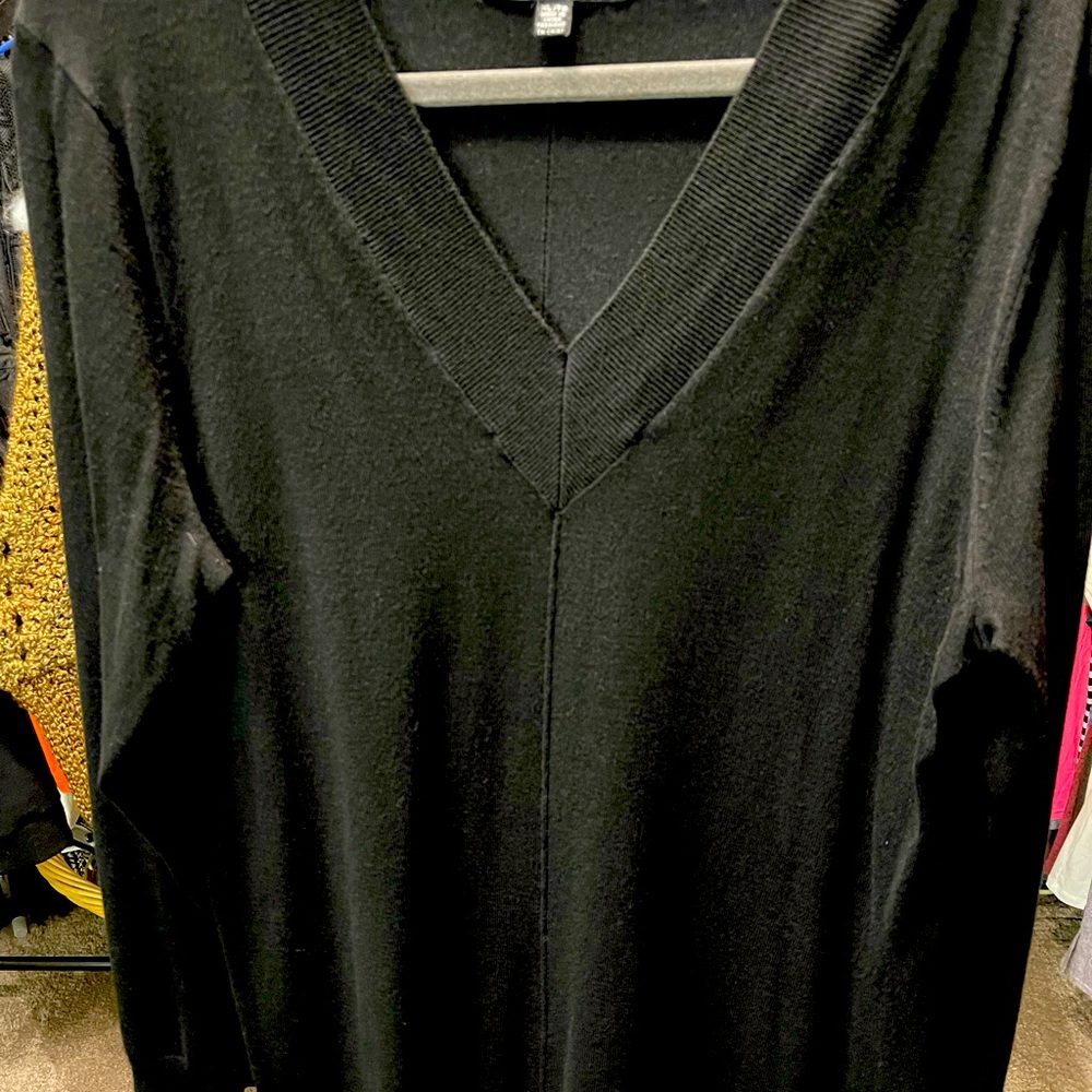 Black Cable and Gauge V Neck XL